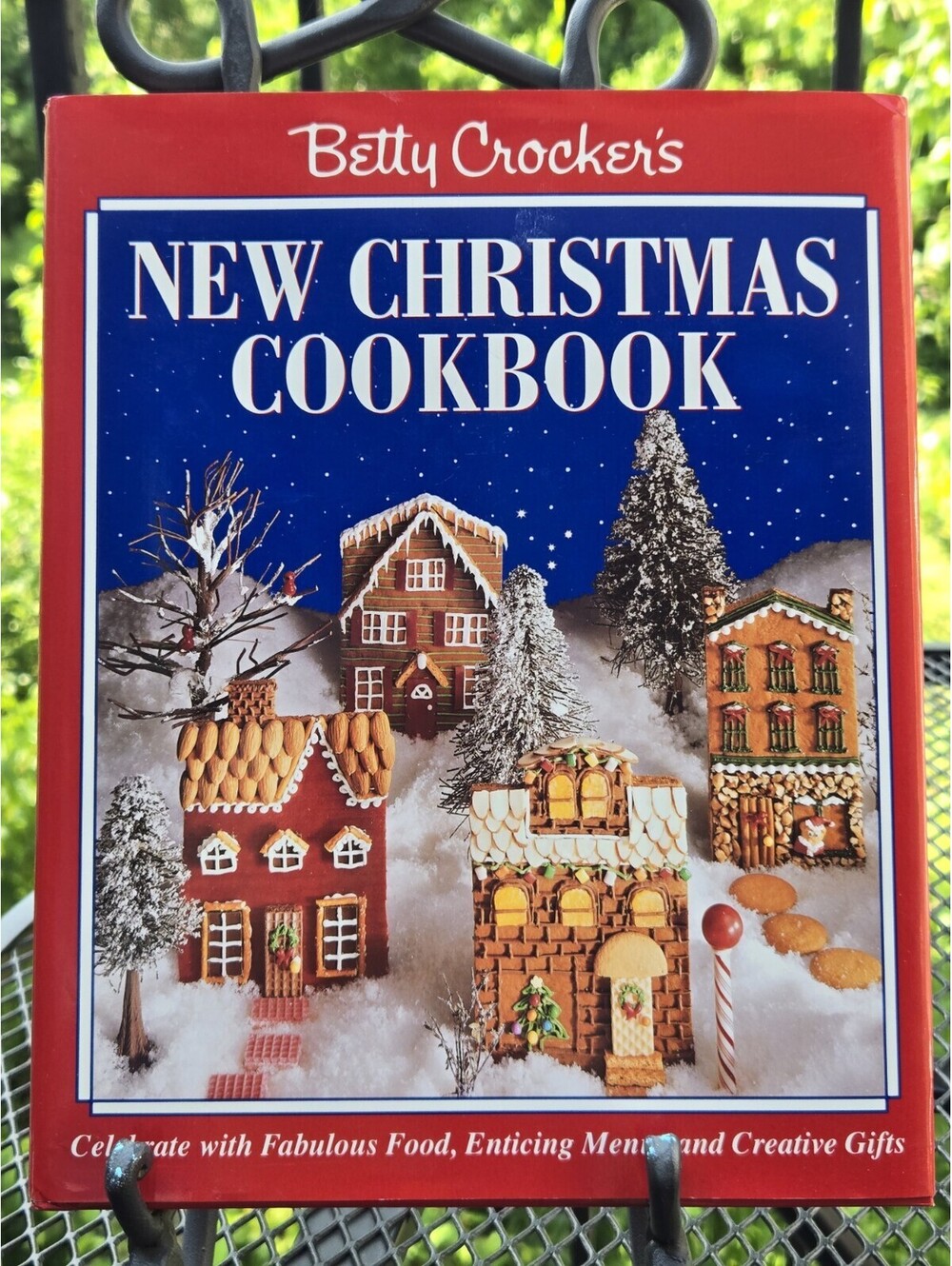 1993 Betty Crocker's NEW CHRISTMAS COOKBOOK 1st Edition 350 DELICIOUS RECIPES